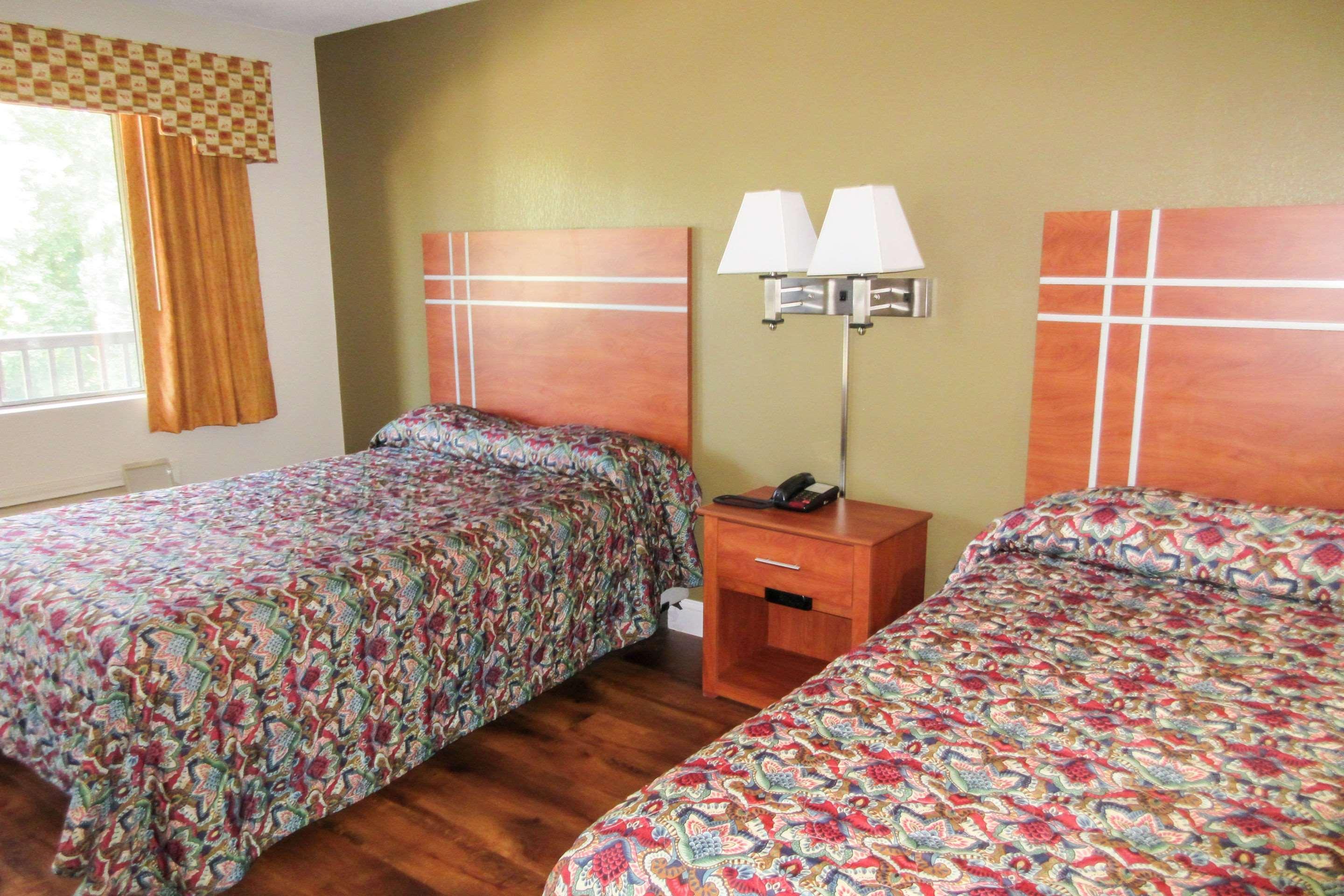 Rodeway Inn Swansea Екстериор снимка