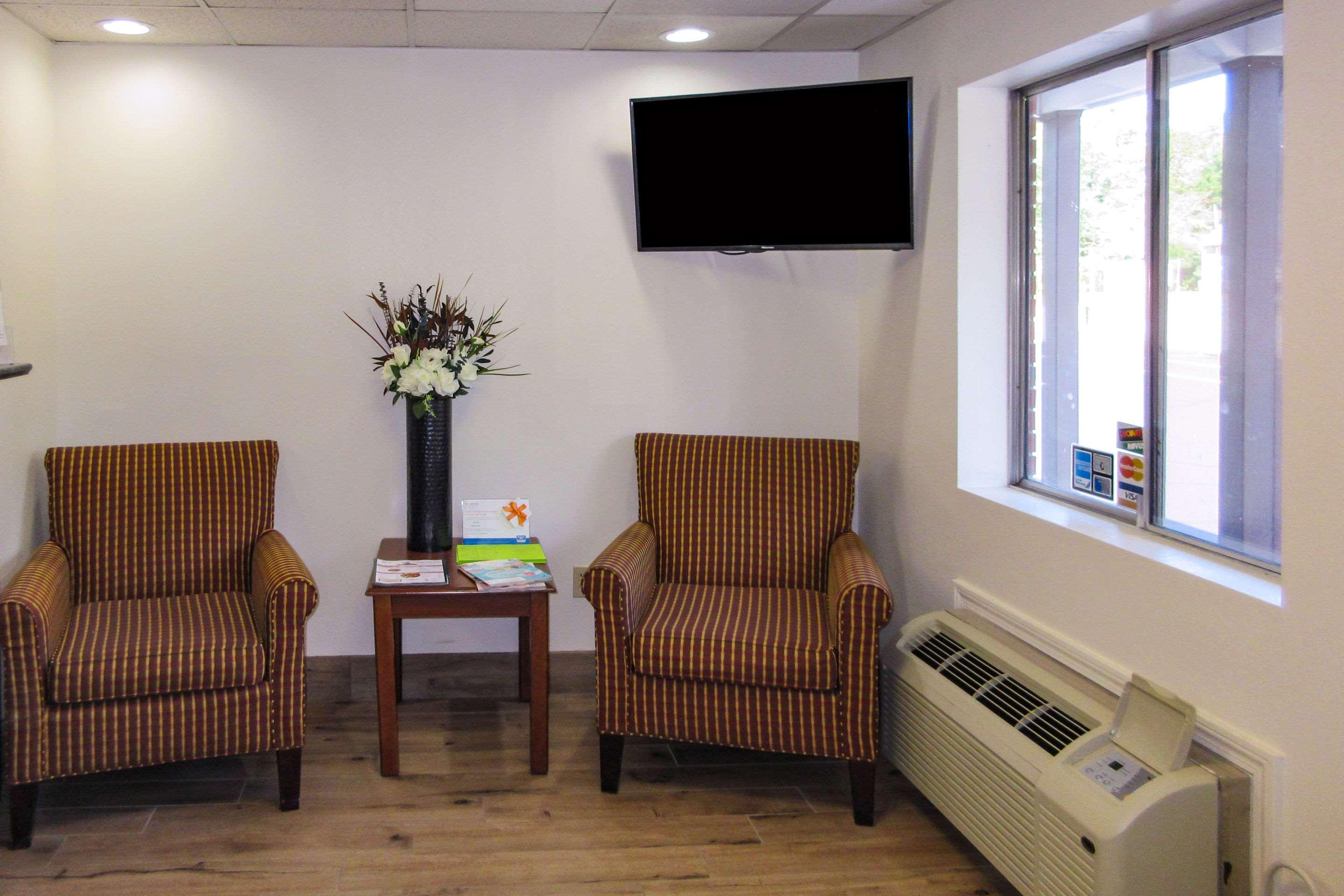 Rodeway Inn Swansea Екстериор снимка