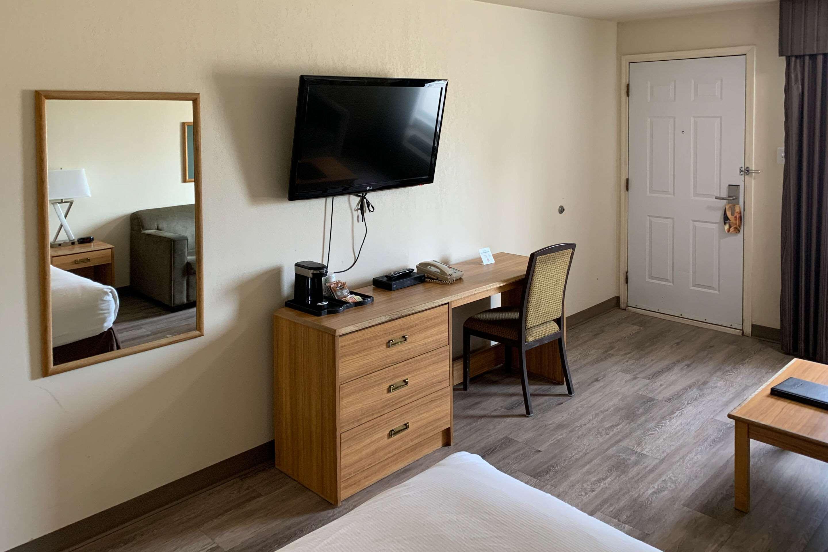 Rodeway Inn Swansea Екстериор снимка