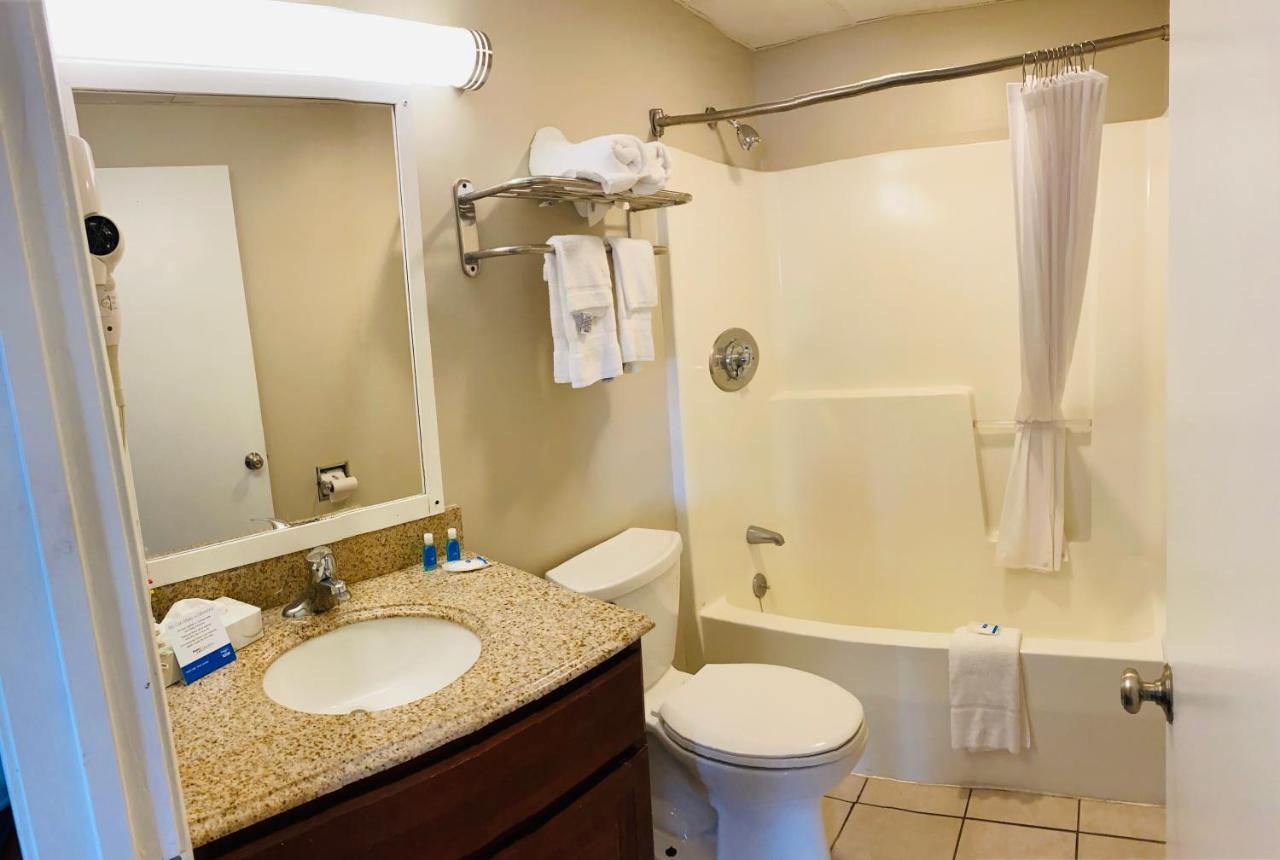 Rodeway Inn Swansea Екстериор снимка